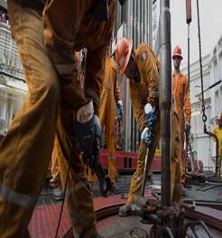 El petróleo ahonda en su caída y toca niveles no vistos desde 2003